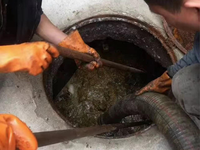 垣曲清理化粪池时如何避免沼气的危害?